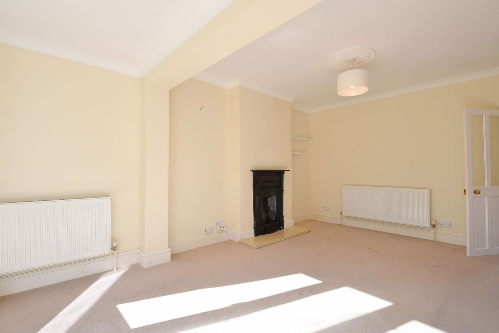 3 bed detached house to rent in Springfield Road, Guildford 14