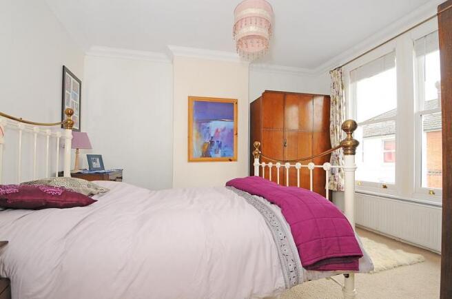 3 bed detached house to rent in Springfield Road, Guildford 7