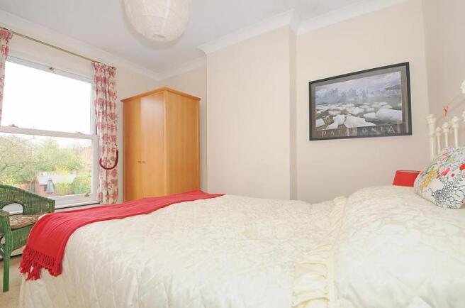 3 bed detached house to rent in Springfield Road, Guildford 8