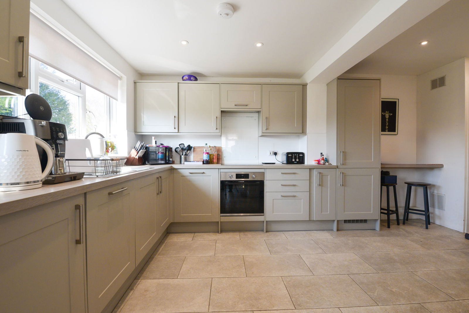 3 bed semi-detached house to rent in Blakes Lane, Leatherhead 4