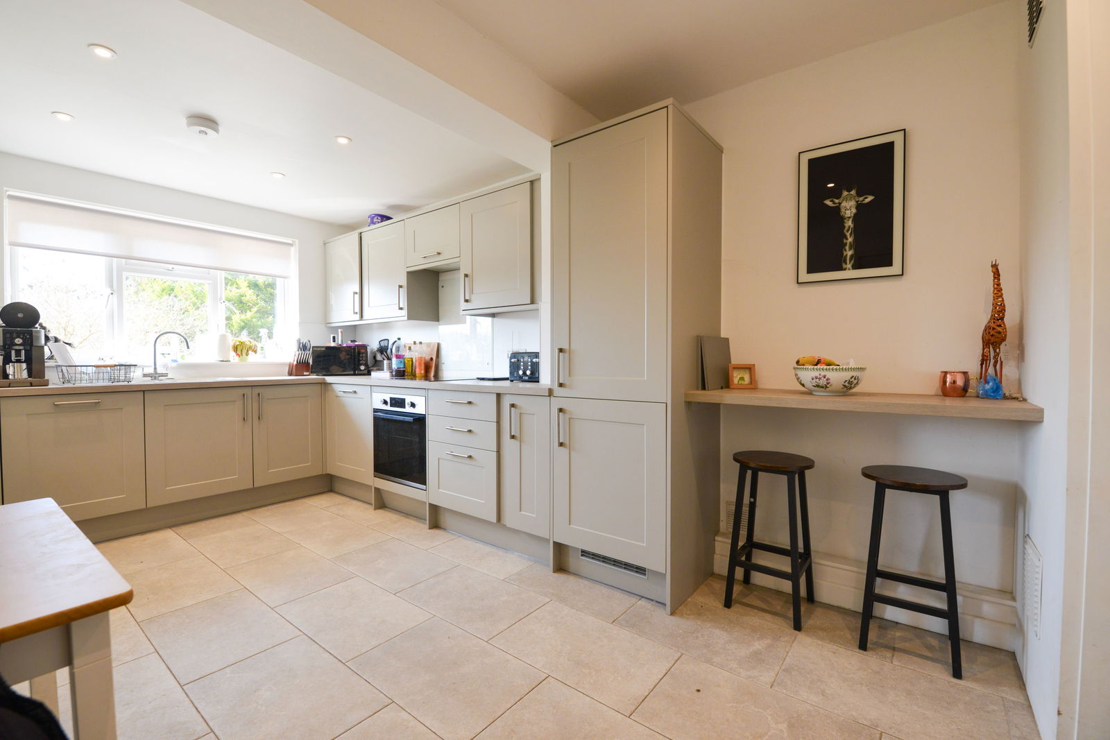 3 bed semi-detached house to rent in Blakes Lane, Leatherhead 5