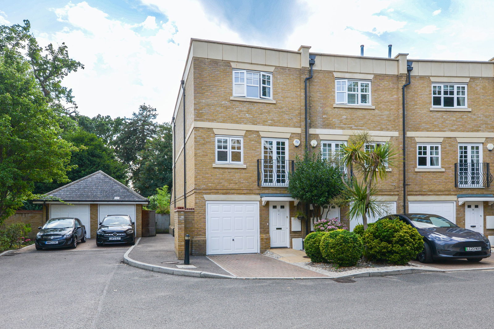 4 bed town house for sale in Duchess Court, Weybridge  - Property Image 17