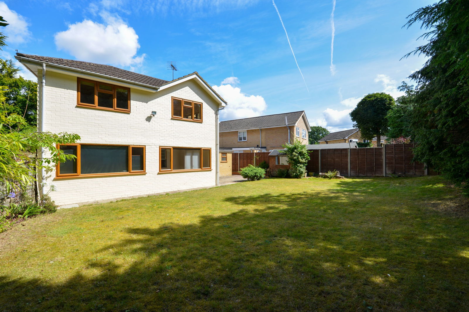 4 bed detached house for sale in Langshott Close, West Byfleet  - Property Image 3