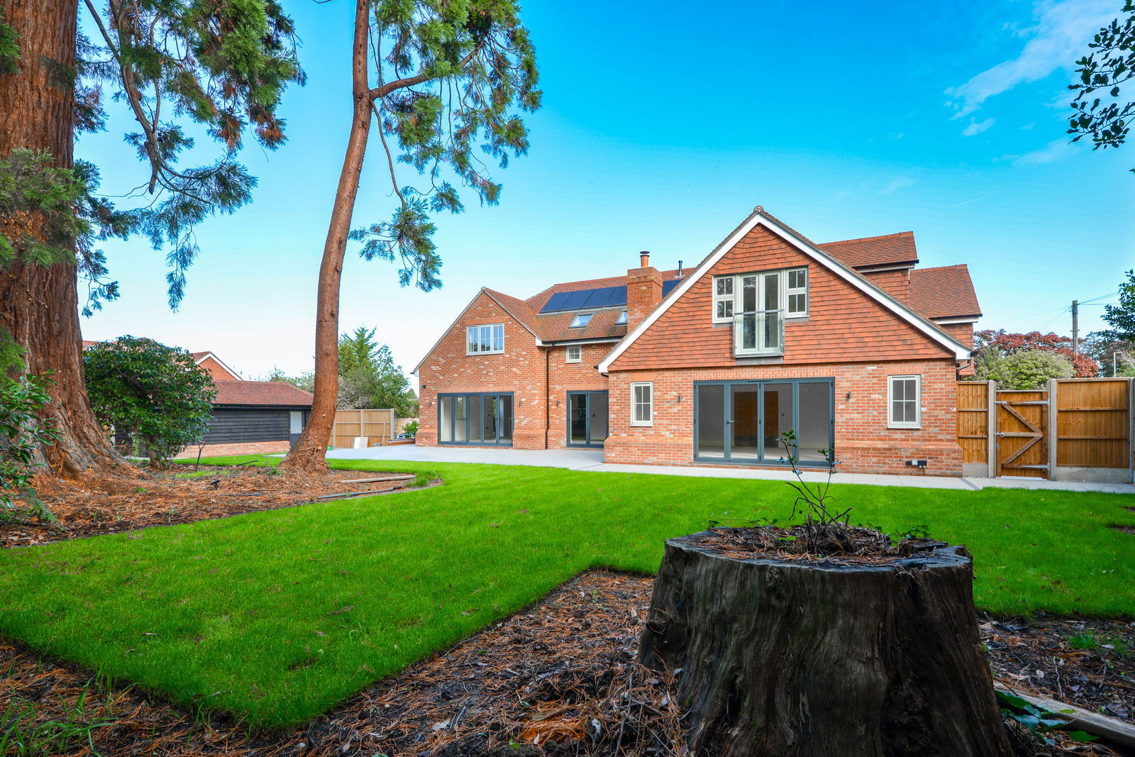 4 bed detached house for sale in Coach Road, Chertsey 3