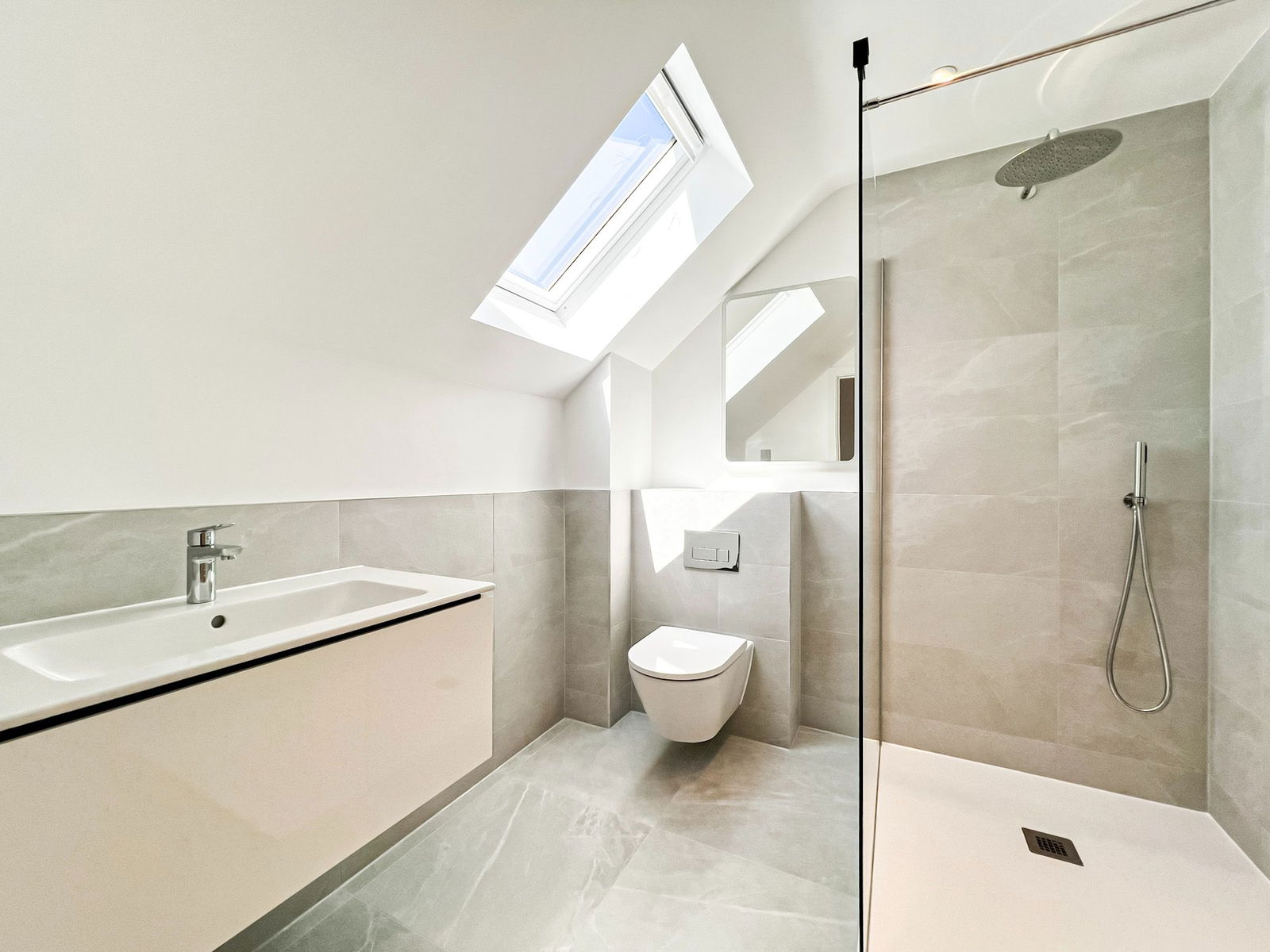 4 bed detached house for sale in Coach Road, Chertsey 26