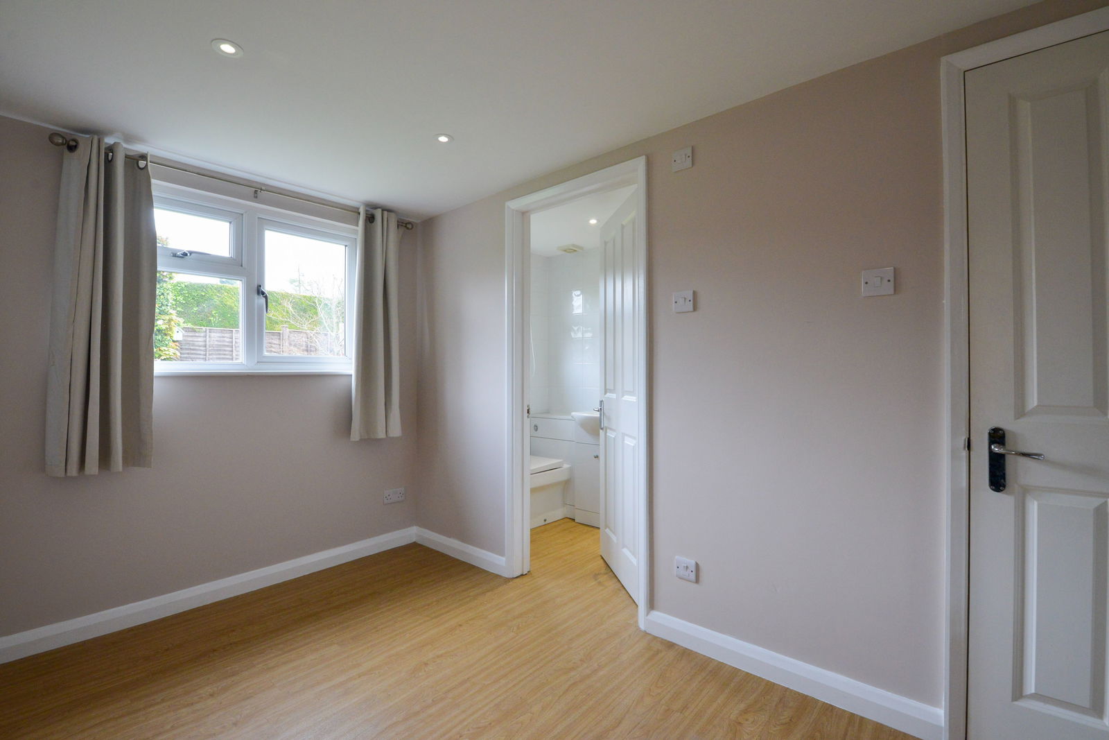 1 bed house share to rent in Guildford Road, Leatherhead 1