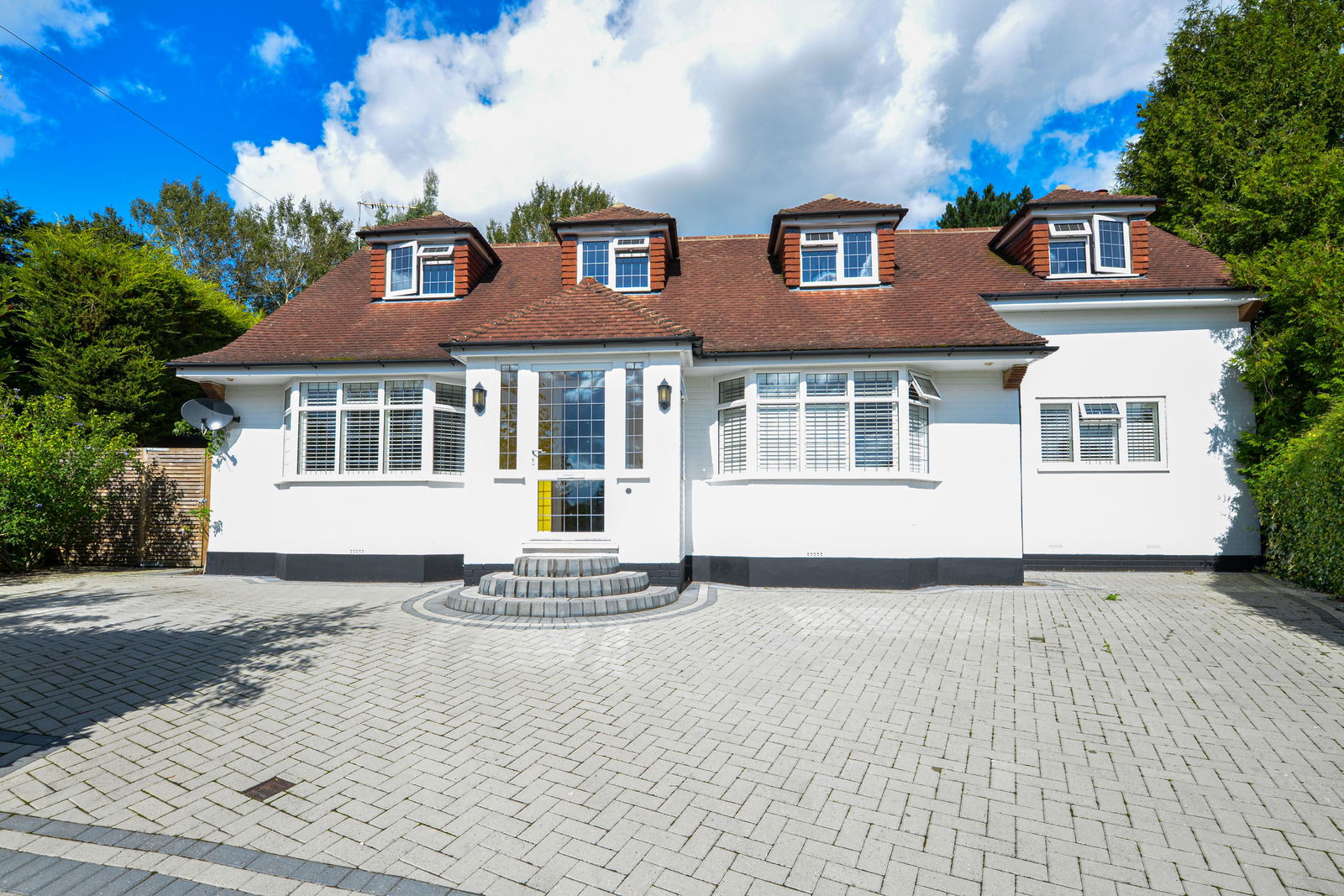 4 bed detached house for sale in Humphrey Close, Leatherhead  - Property Image 1