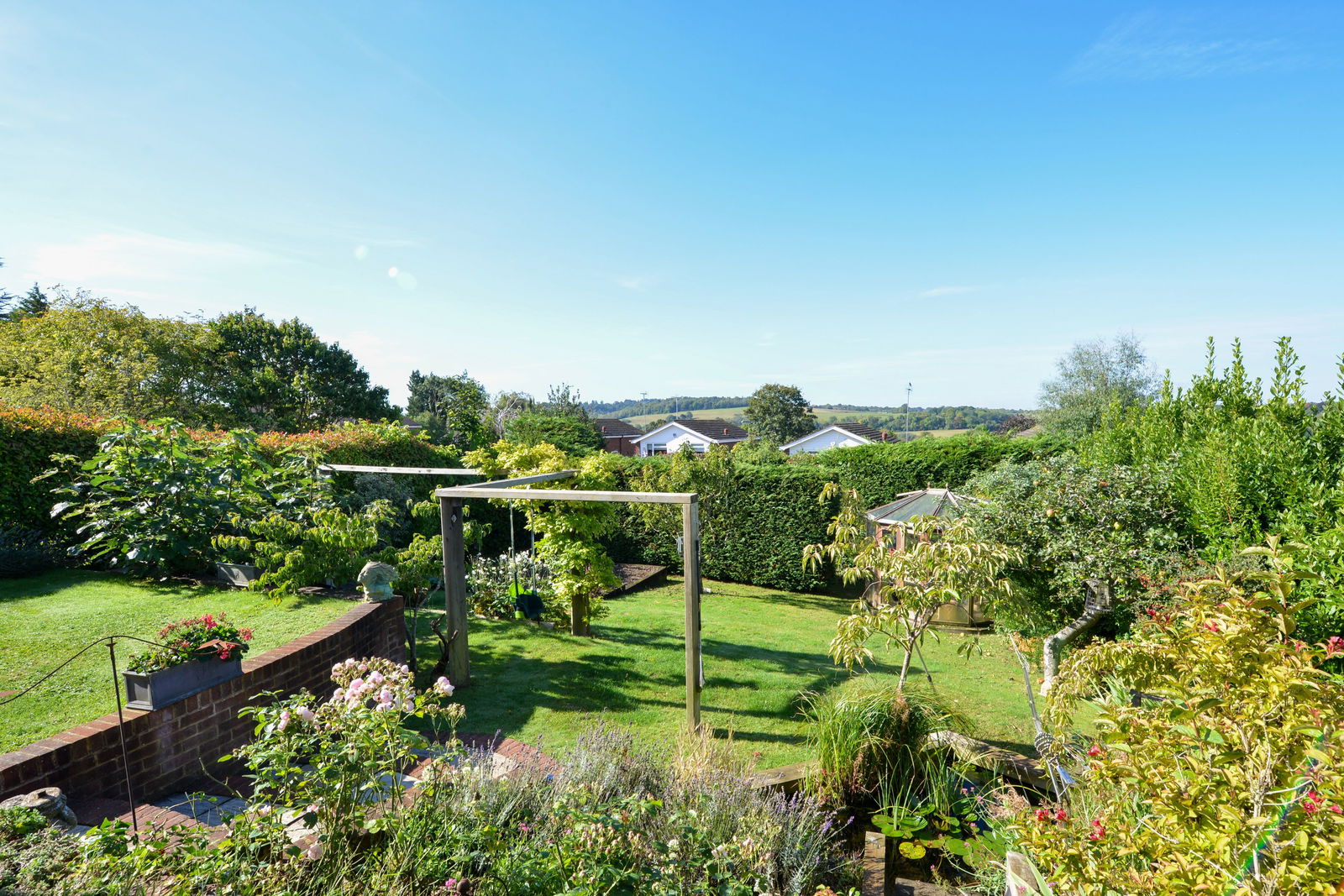 4 bed detached house for sale in Hulton Close, Leatherhead  - Property Image 7