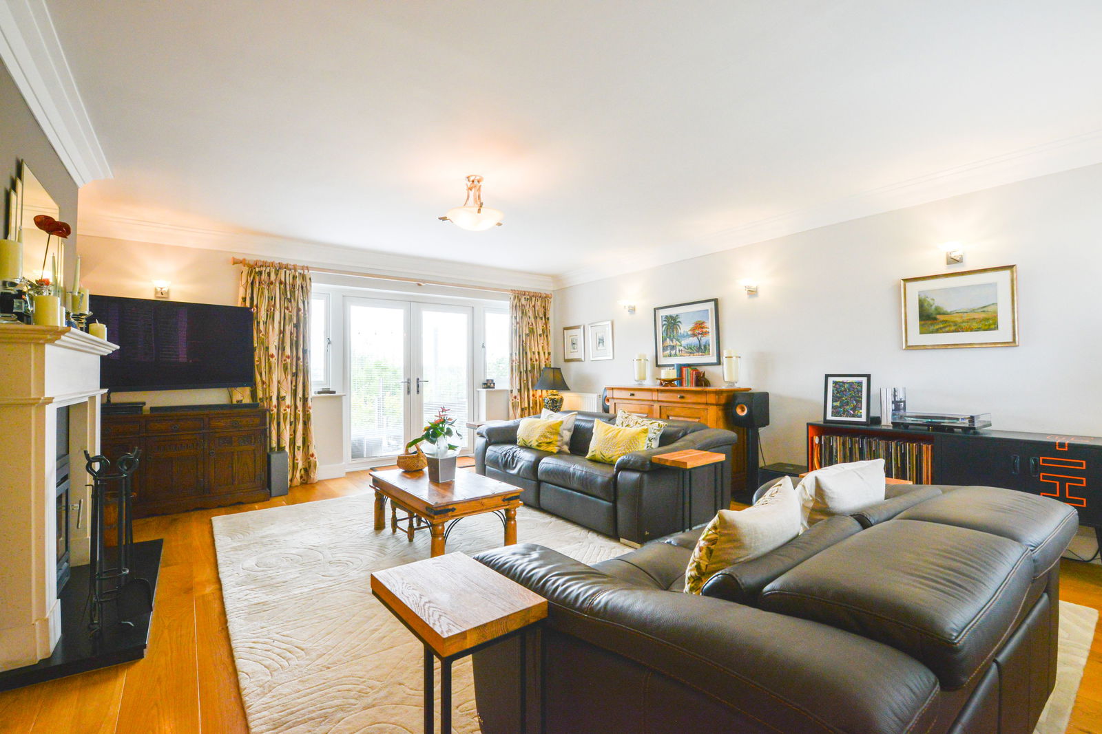4 bed detached house for sale in Hulton Close, Leatherhead 3
