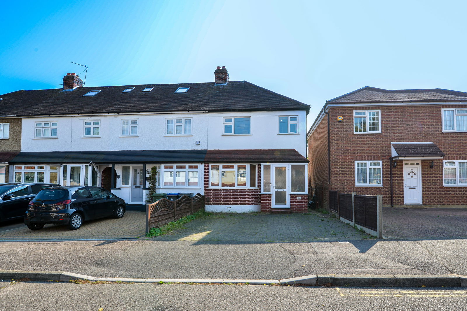 3 bed end of terrace house for sale in Compton Crescent, Chessington  - Property Image 1