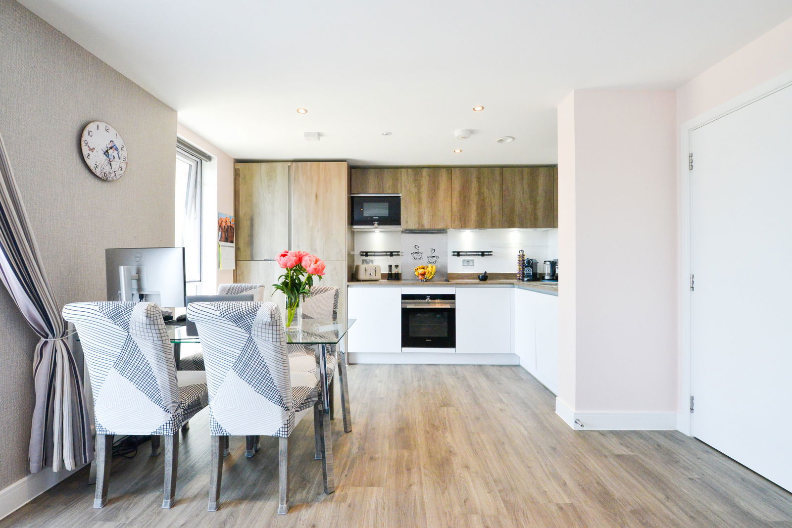 2 bed flat for sale, Addlestone - Property Image 1