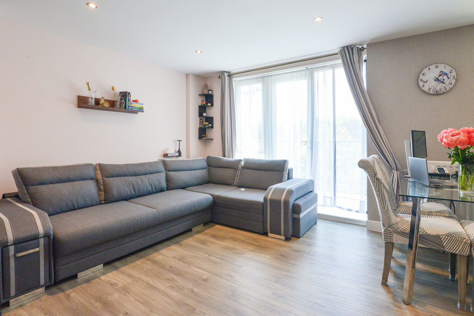 2 bed flat for sale, Addlestone  - Property Image 4