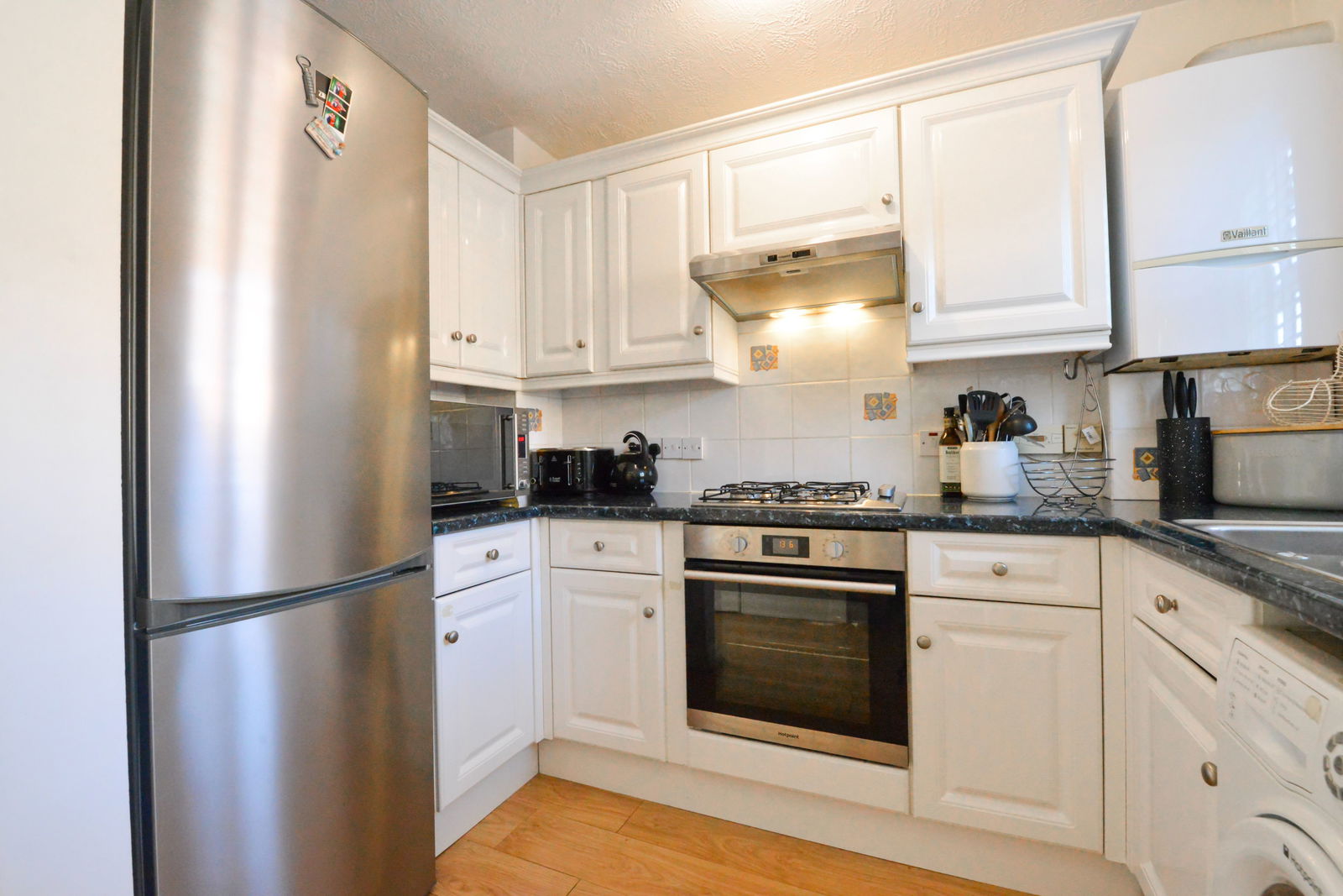 2 bed terraced house for sale in Bakers Gardens, Carshalton  - Property Image 6