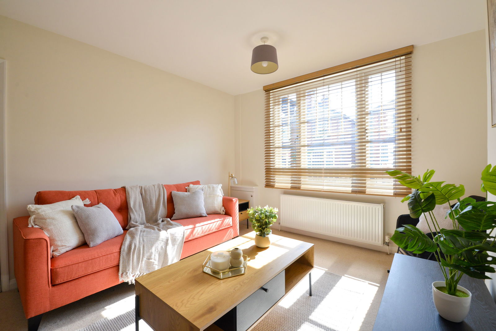 2 bed maisonette to rent in Guildford Park Road, Guildford, GU2
