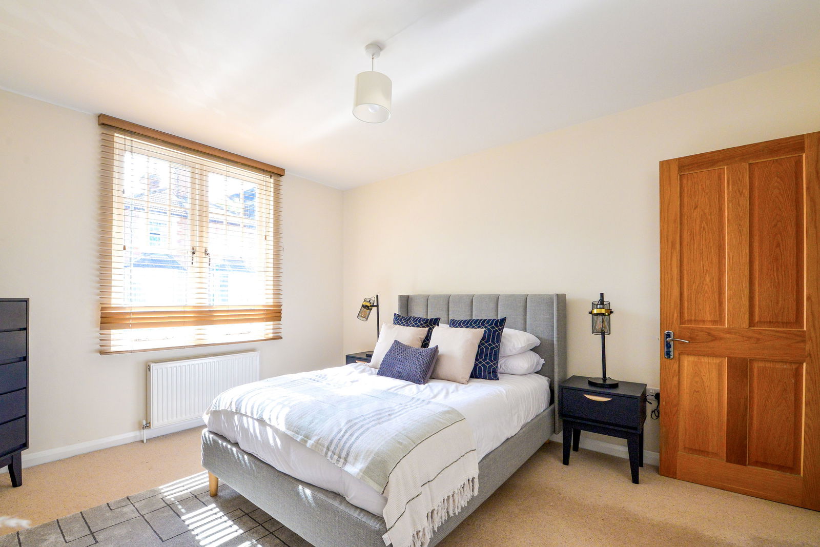 2 bed maisonette to rent in Guildford Park Road, Guildford 9