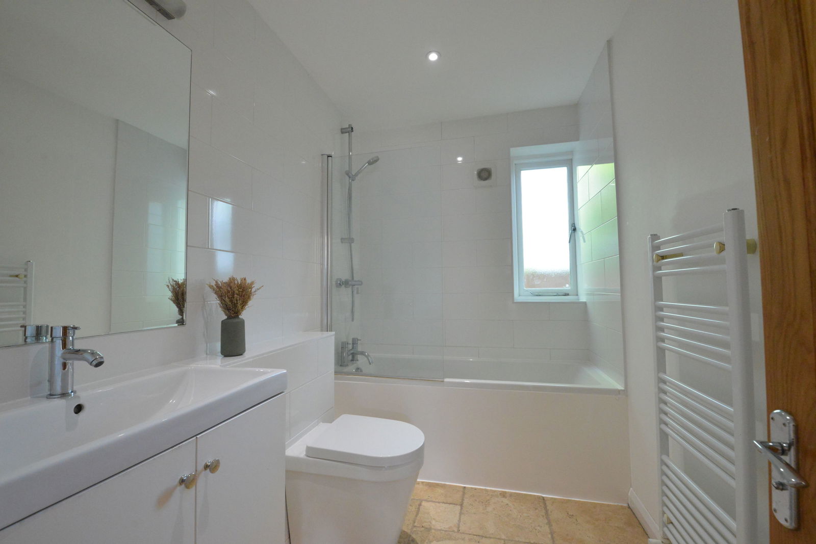 2 bed maisonette to rent in Guildford Park Road, Guildford 8