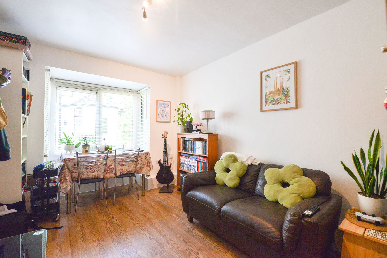 1 bed flat to rent in Cross Lanes, Guildford 2