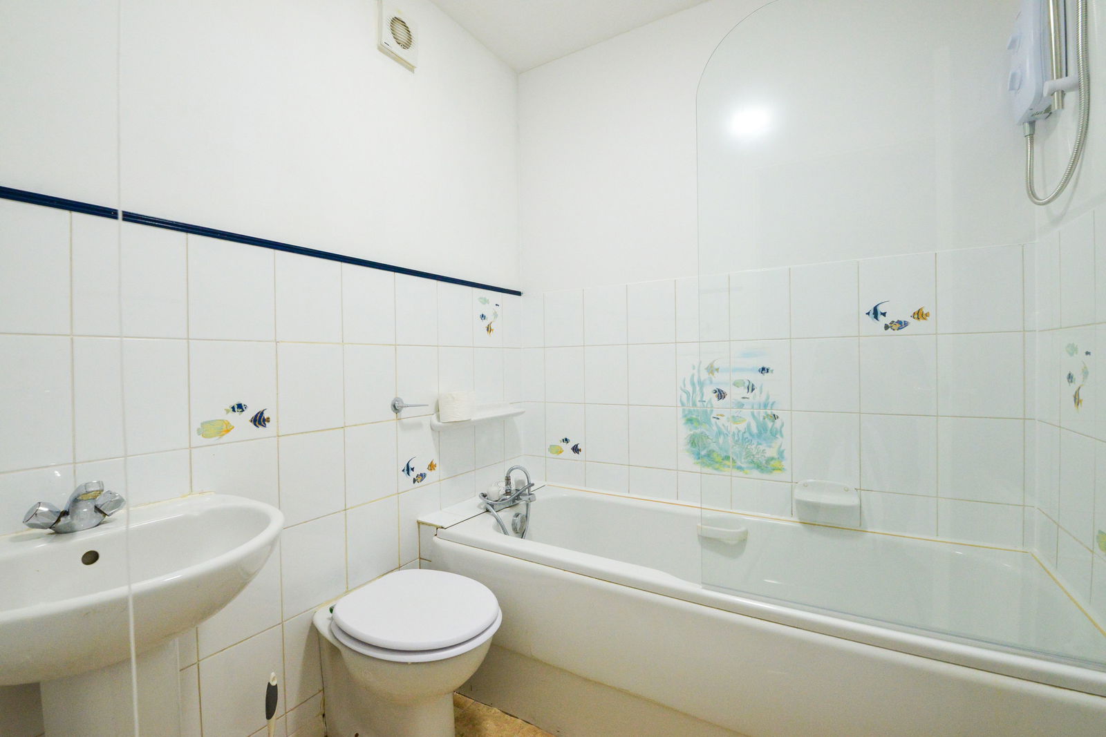 1 bed flat to rent in Griffin Way, Leatherhead 6