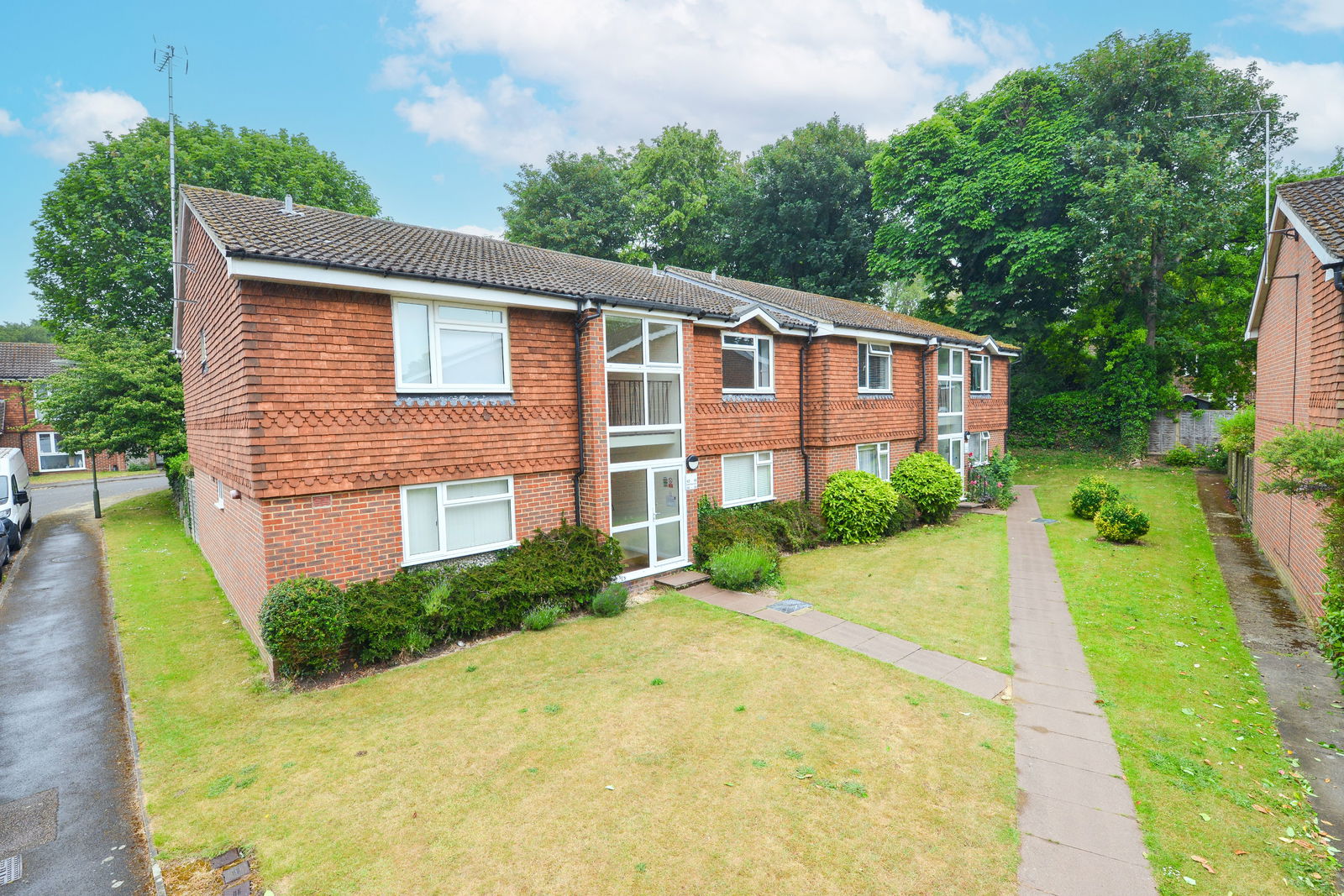 1 bed flat to rent in Griffin Way, Leatherhead  - Property Image 1