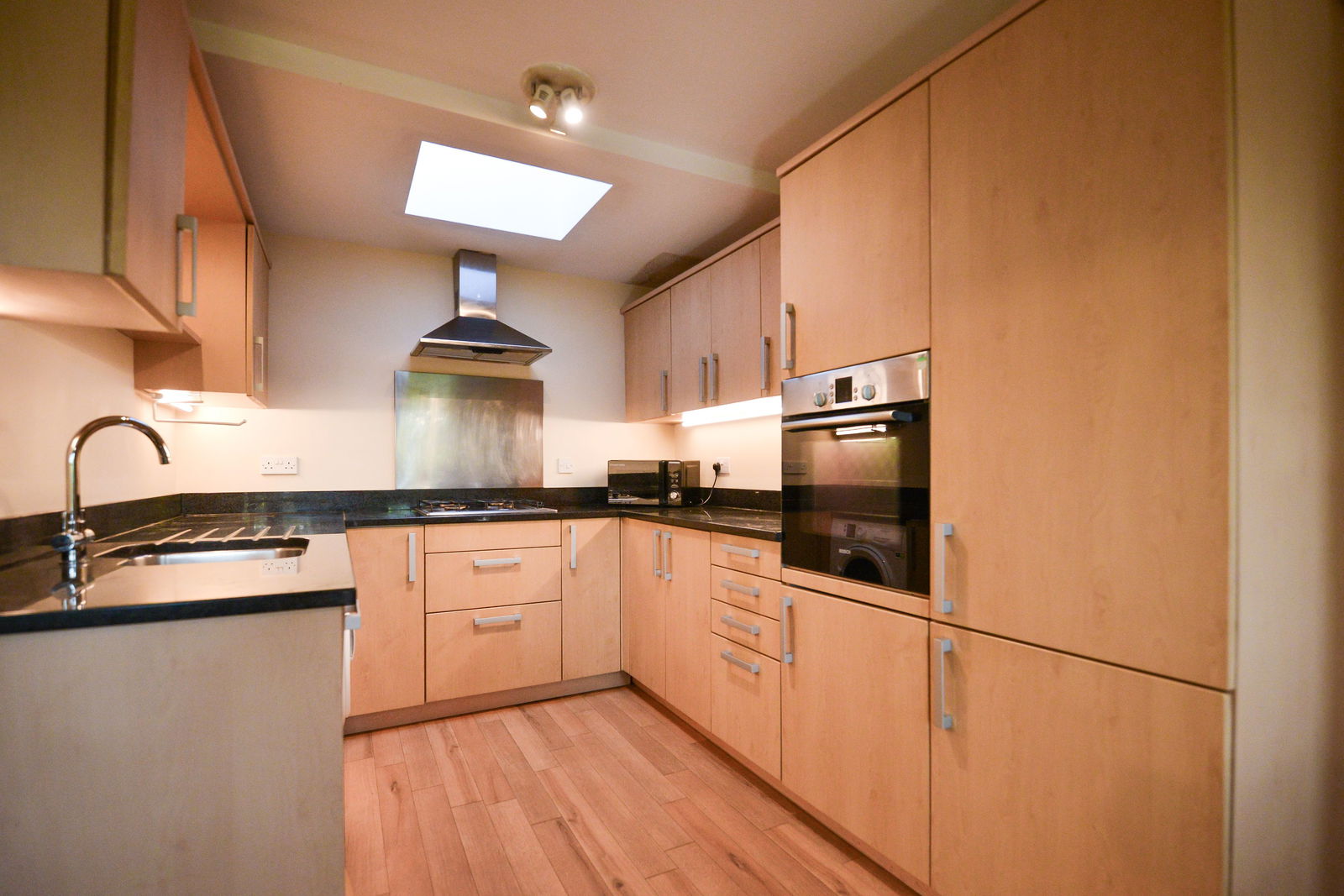 2 bed flat to rent in Stoke Fields, Guildford  - Property Image 3