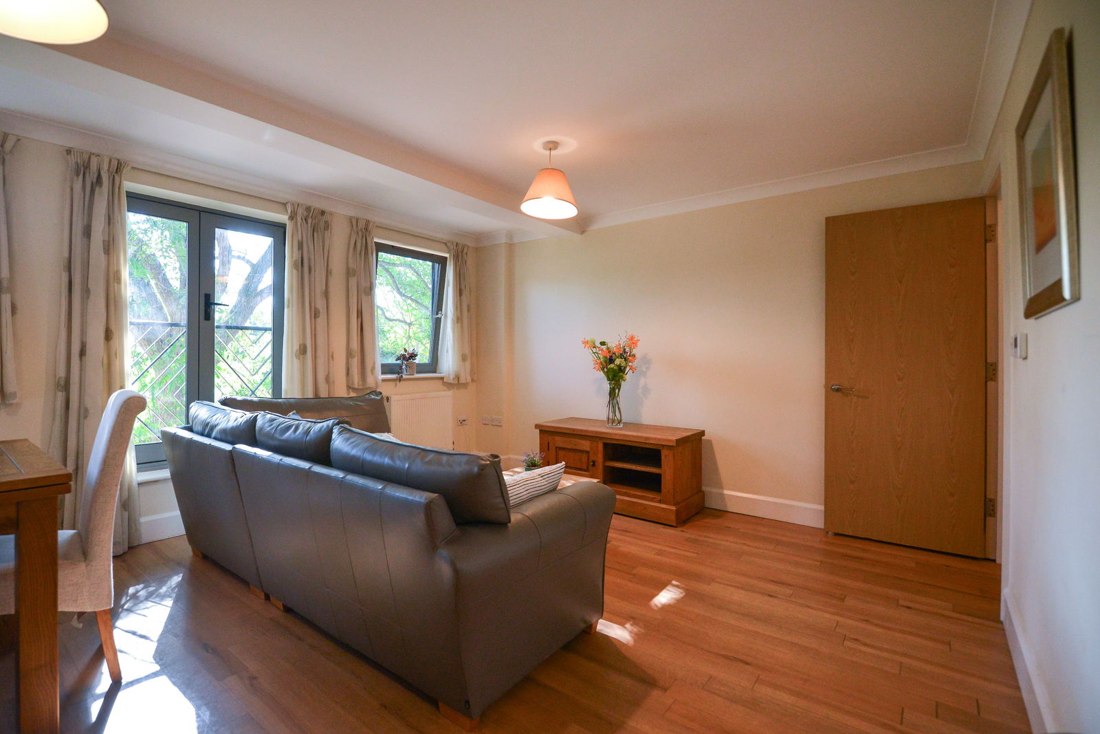 2 bed flat to rent in Stoke Fields, Guildford 4