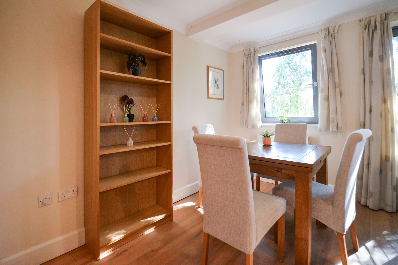 2 bed flat to rent in Stoke Fields, Guildford  - Property Image 5