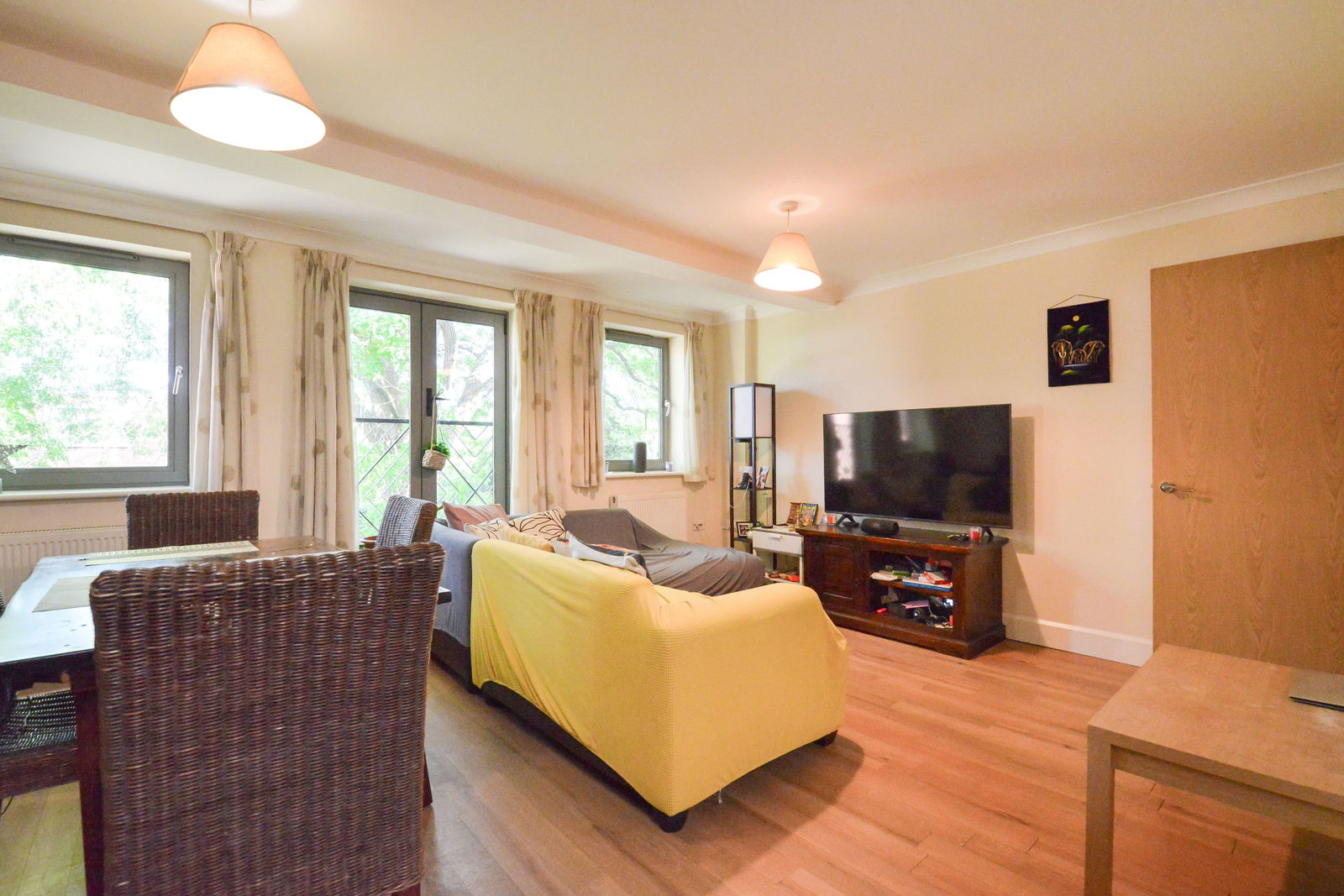 2 bed flat to rent in Stoke Fields, Guildford  - Property Image 3