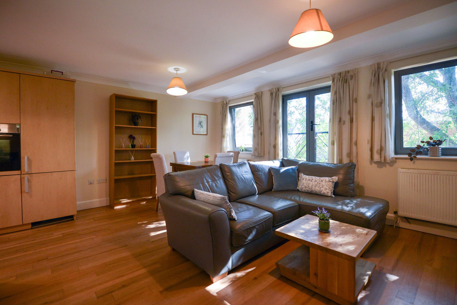 2 bed flat to rent in Stoke Fields, Guildford  - Property Image 1