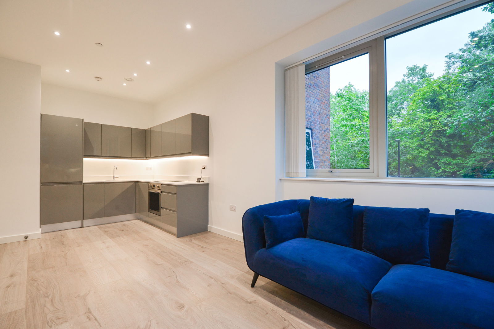 1 bed flat to rent in Ladymead, Guildford 2