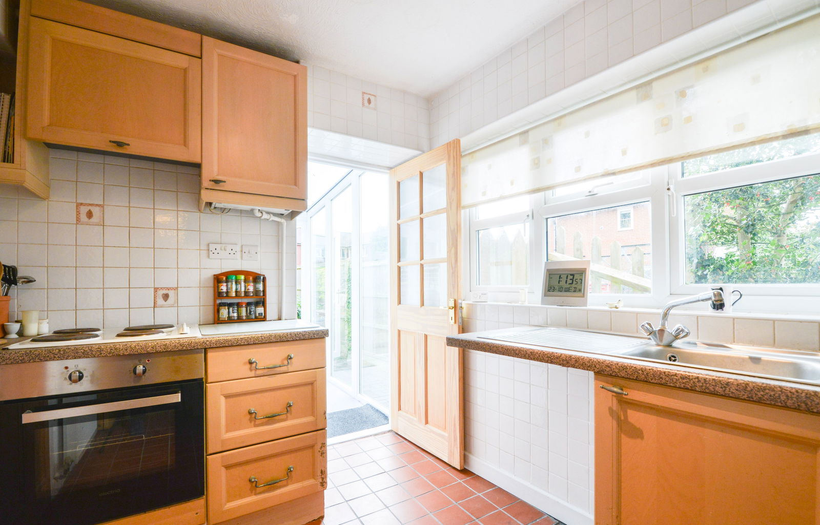 2 bed semi-detached house for sale in Lower Road, Leatherhead  - Property Image 4