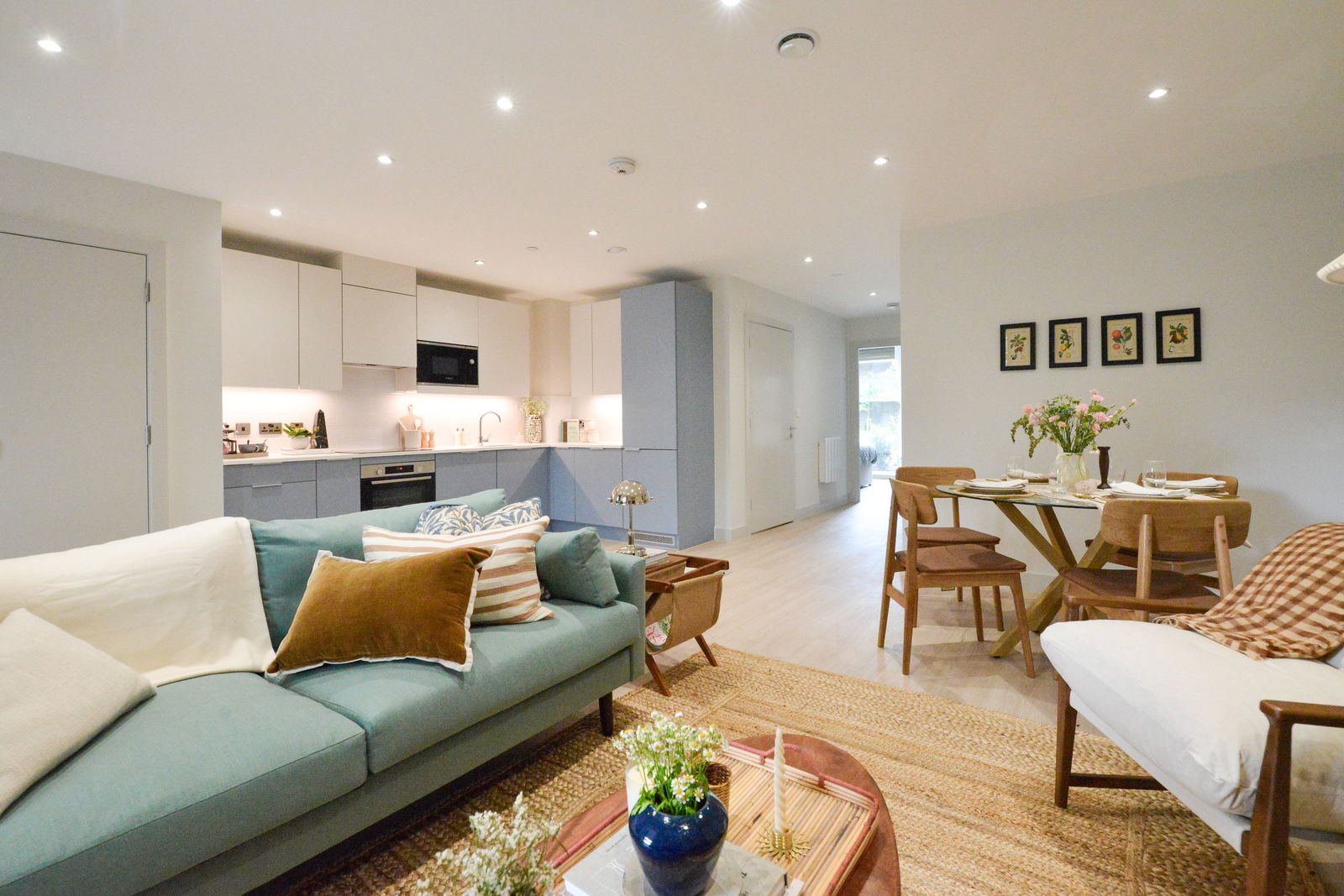 2 bed flat to rent in Randalls Way, Leatherhead  - Property Image 2