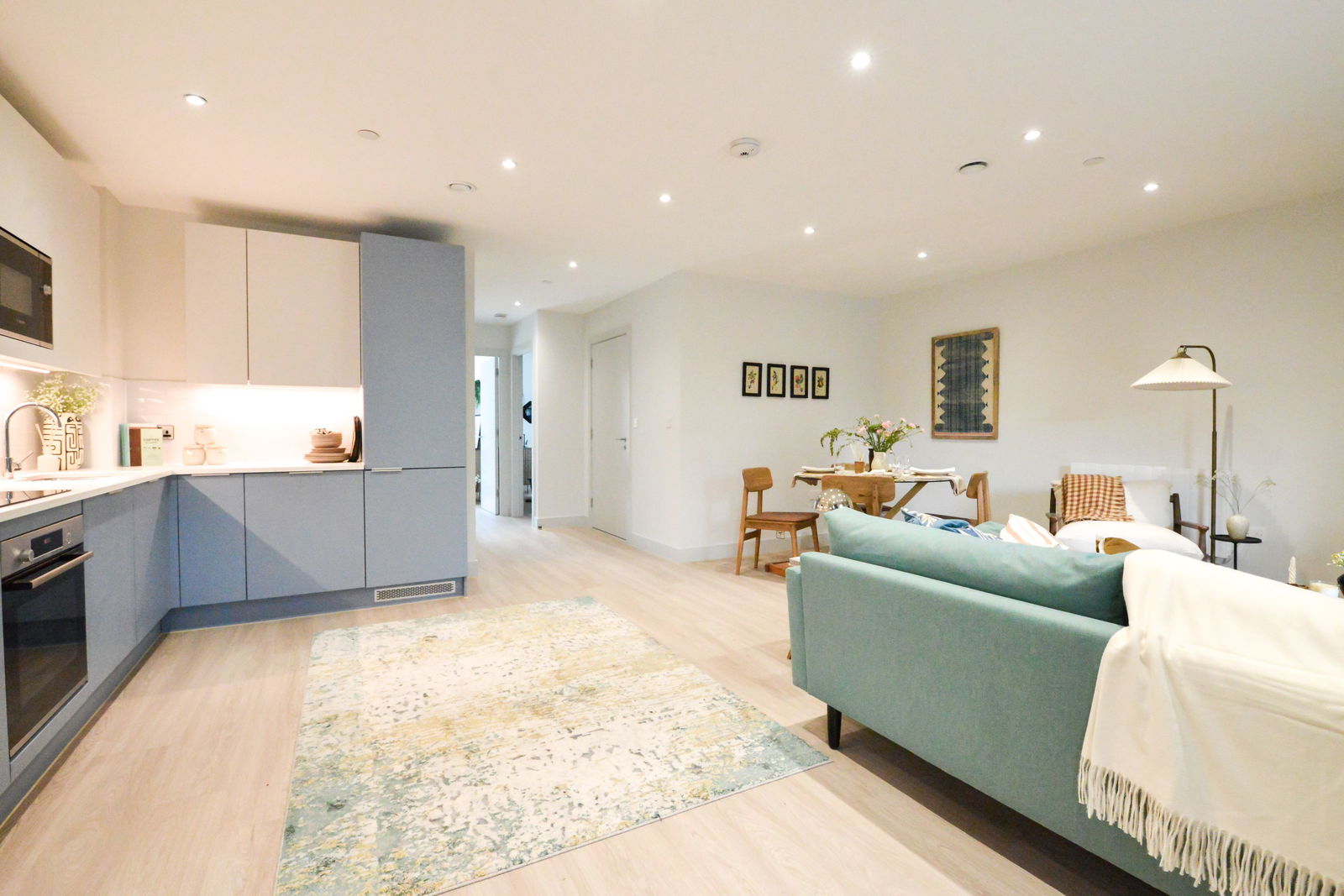 2 bed flat to rent in Randalls Way, Leatherhead  - Property Image 4