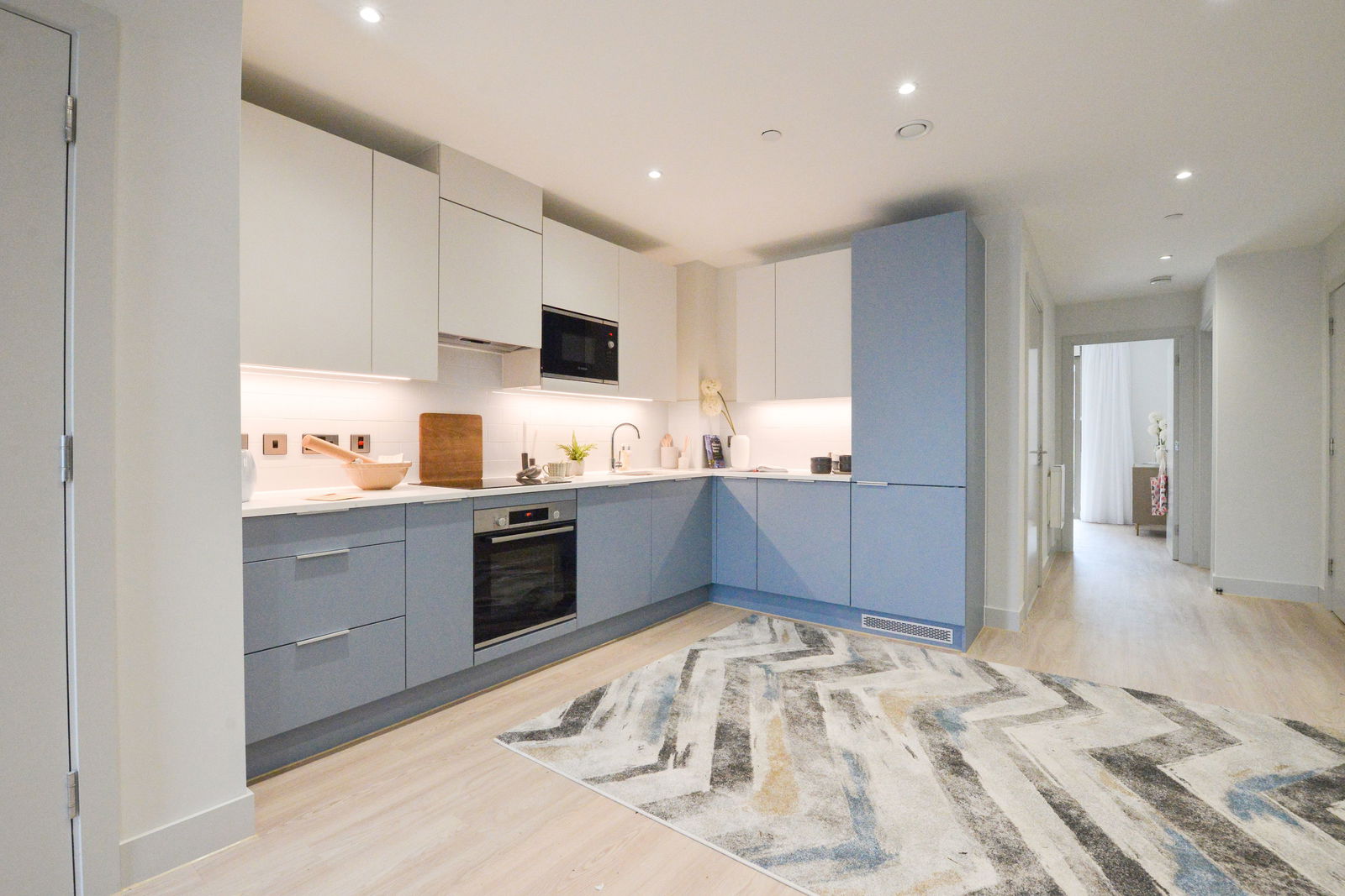 2 bed flat to rent in Randalls Way, Leatherhead 8