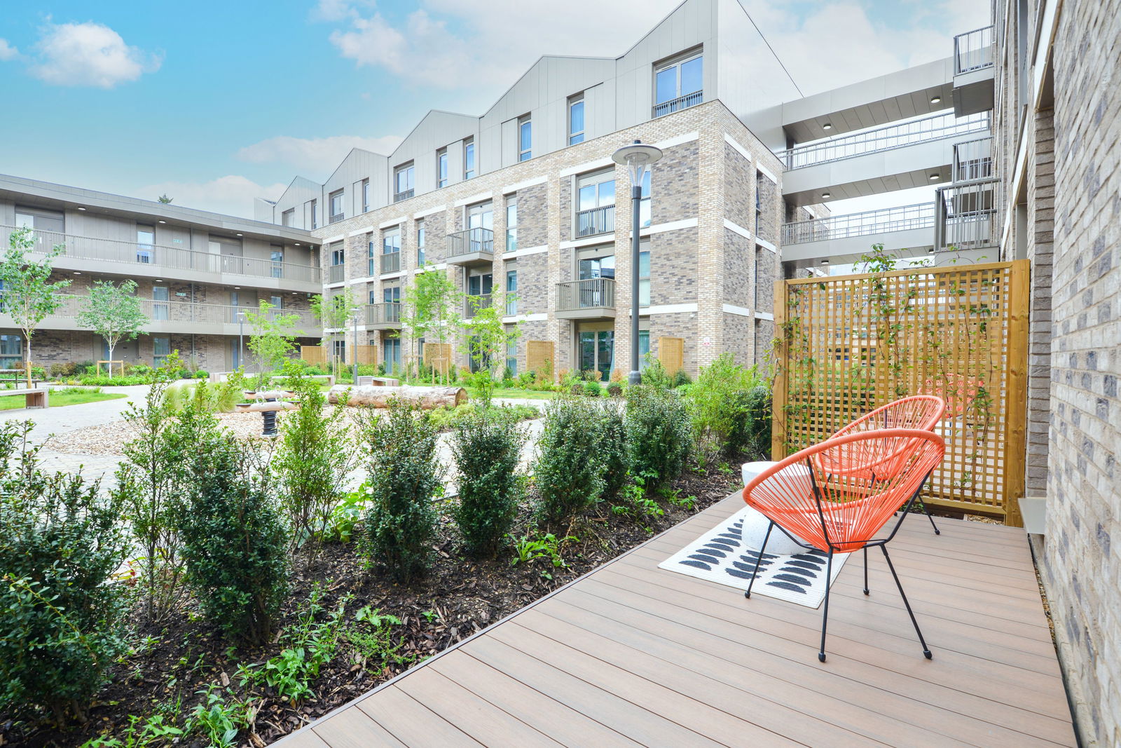 2 bed flat to rent in Randalls Way, Leatherhead 10