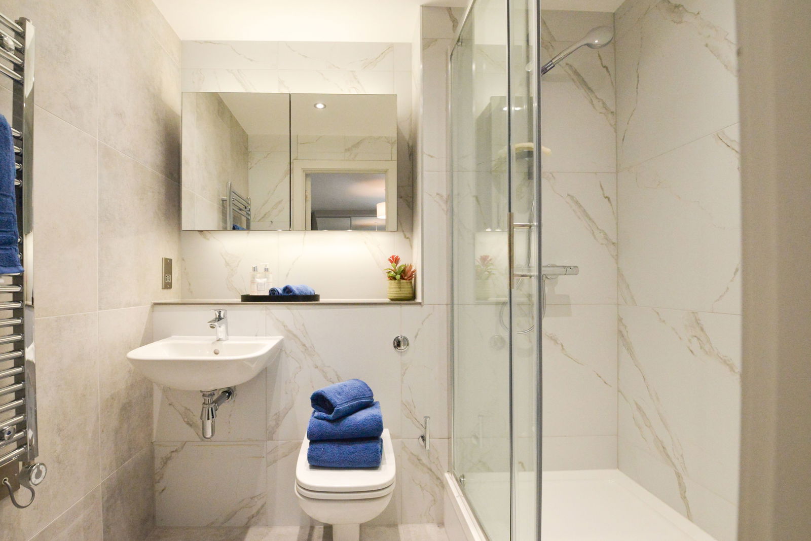 3 bed flat to rent in Randalls Way, Leatherhead 3