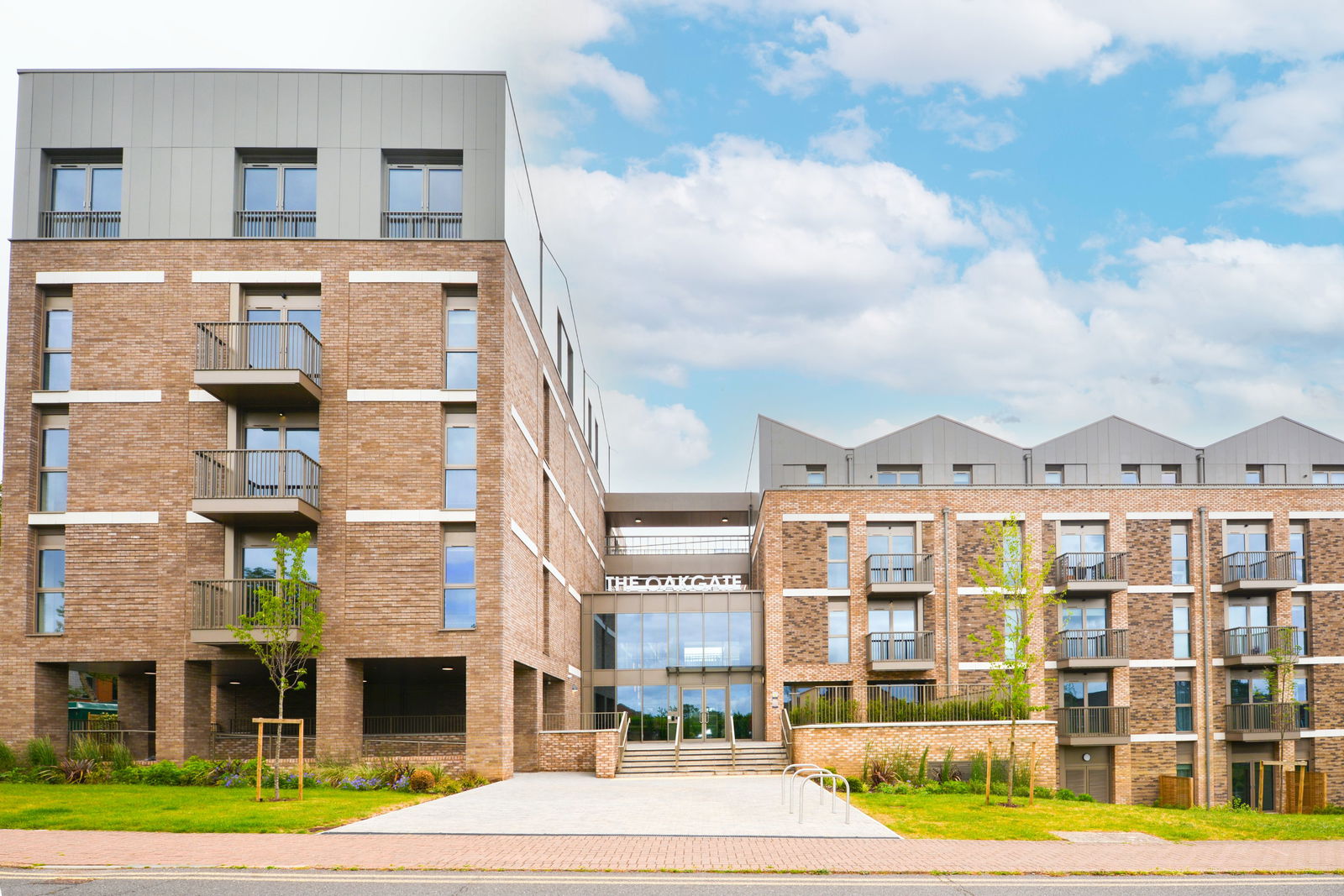 3 bed flat to rent in Randalls Way, Leatherhead, KT22