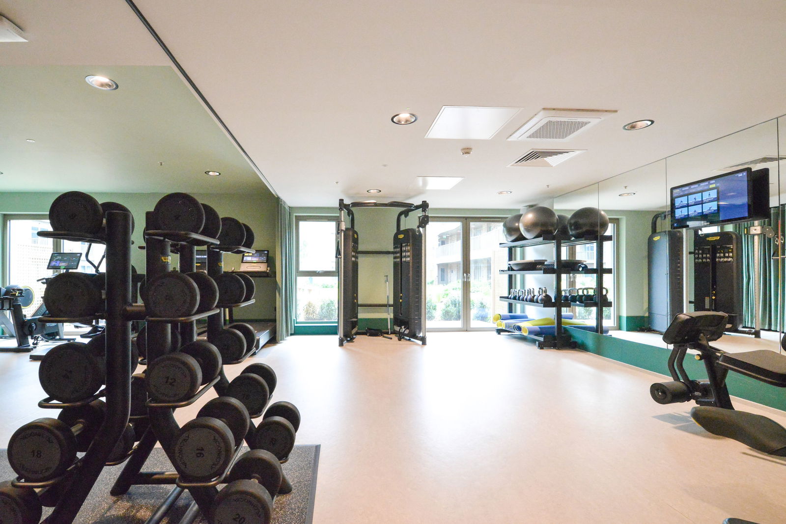 3 bed flat to rent in Randalls Way, Leatherhead 9