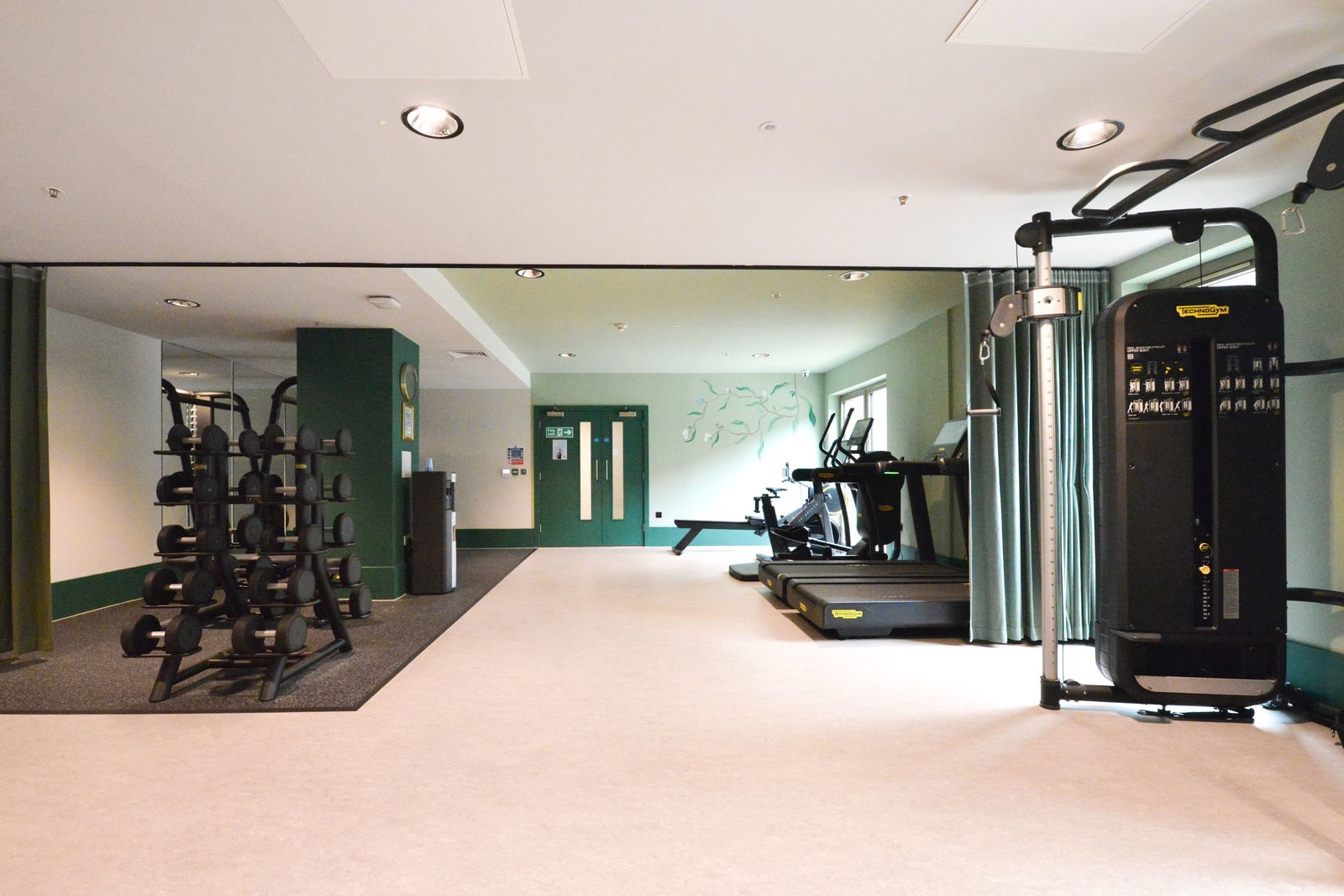 3 bed flat to rent in Randalls Way, Leatherhead 11