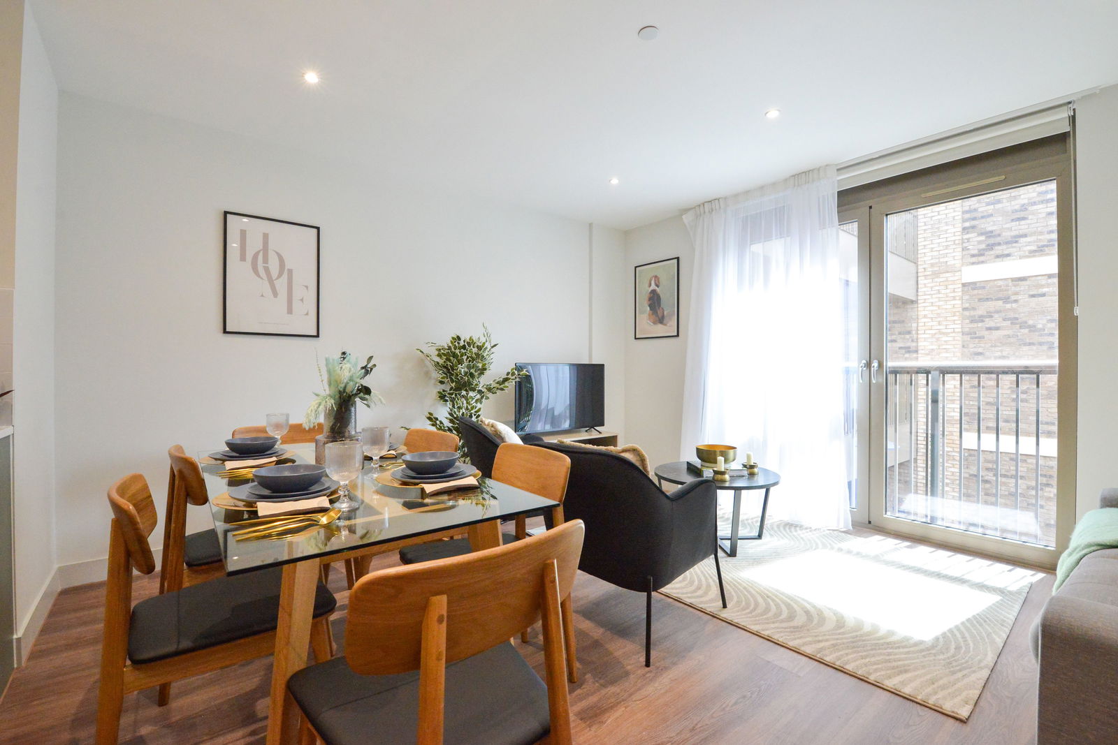 3 bed flat to rent in Randalls Way, Leatherhead  - Property Image 6