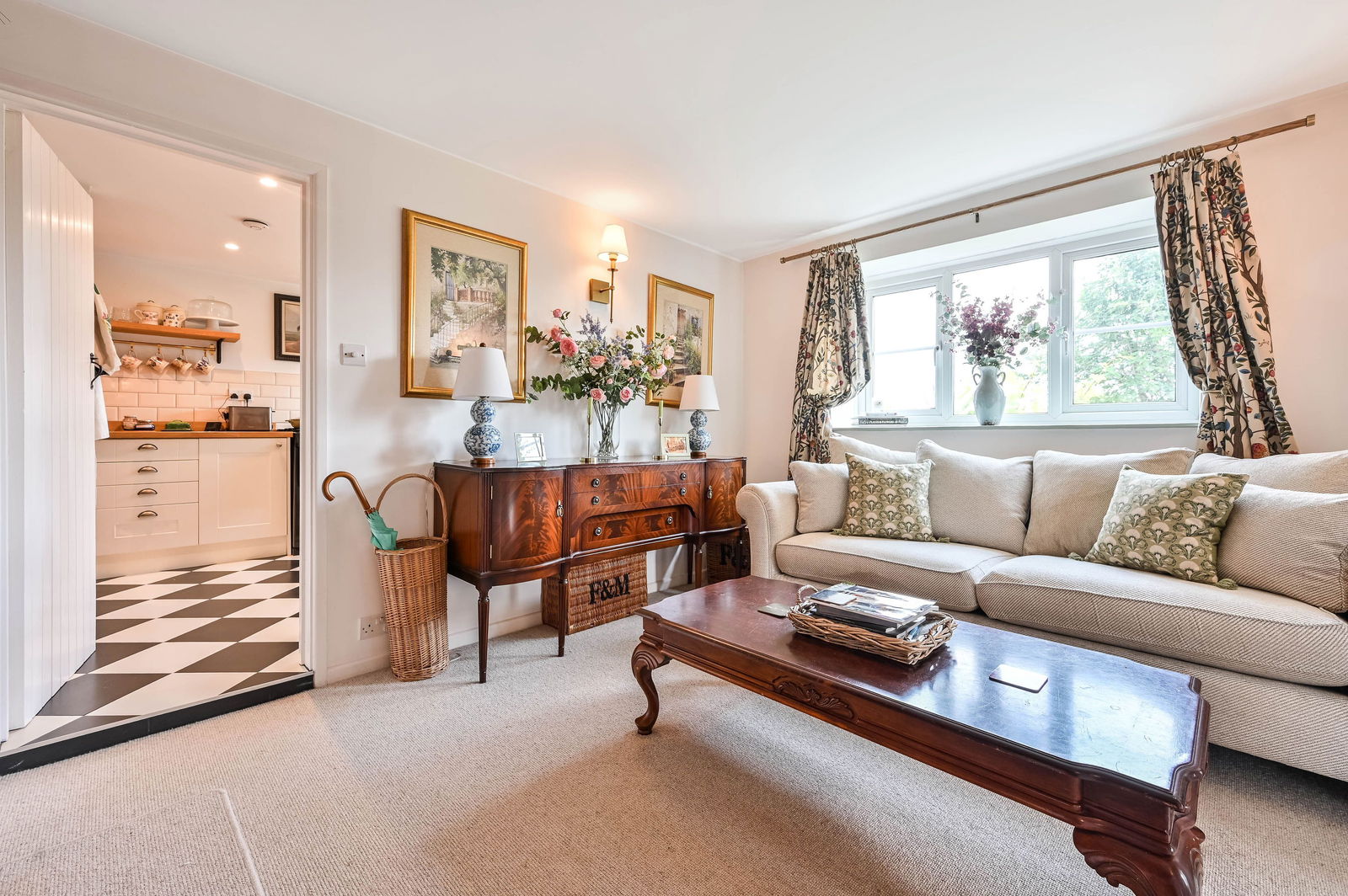 2 bed cottage to rent in Fisher Street, Petworth 1