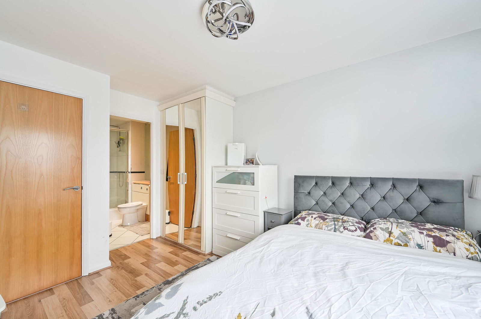 2 bed flat for sale in Buffers Lane, Leatherhead 9