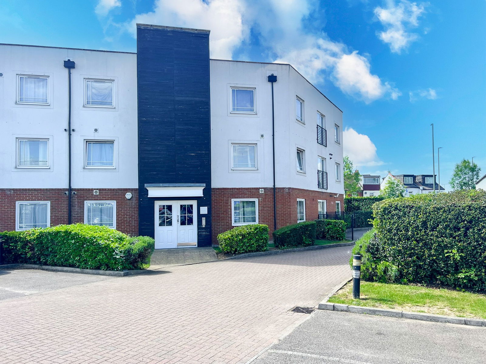2 bed flat for sale in Buffers Lane, Leatherhead, KT22