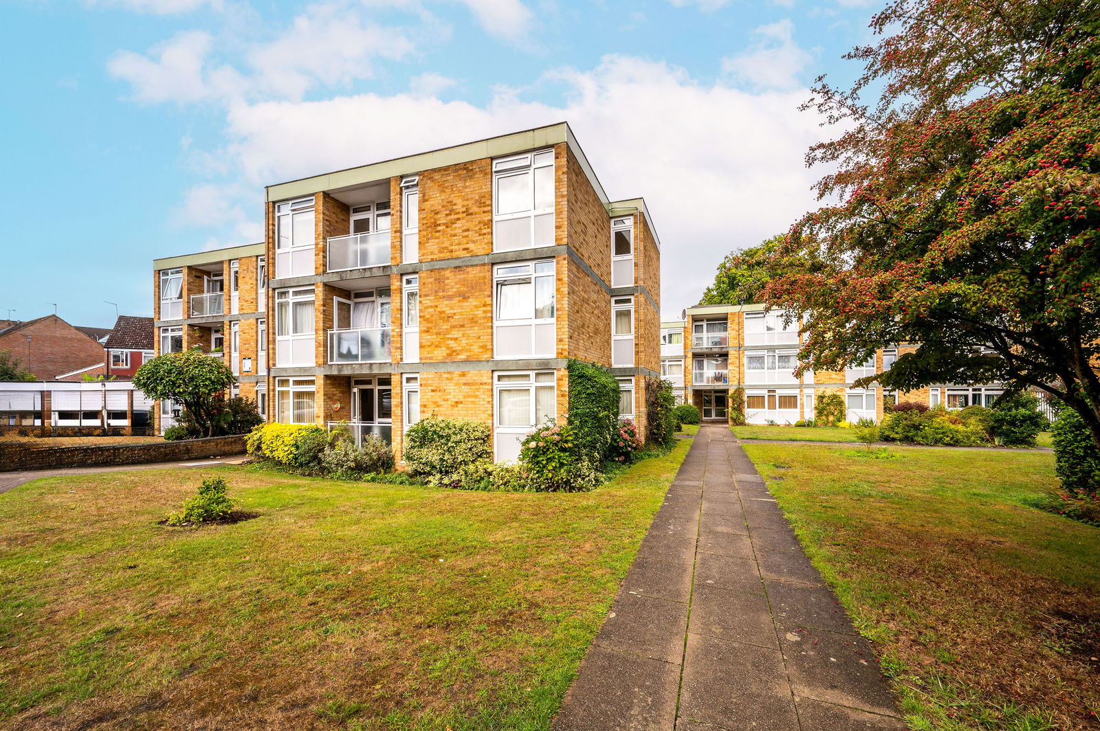 2 bed flat to rent in Chobham Road, Woking 14