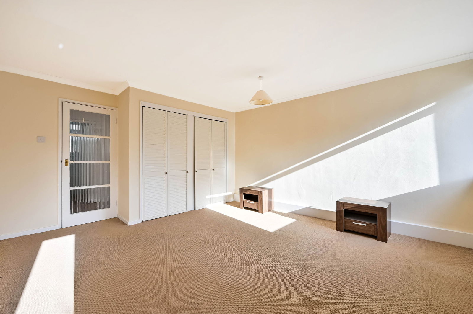 2 bed flat to rent in Chobham Road, Woking 9