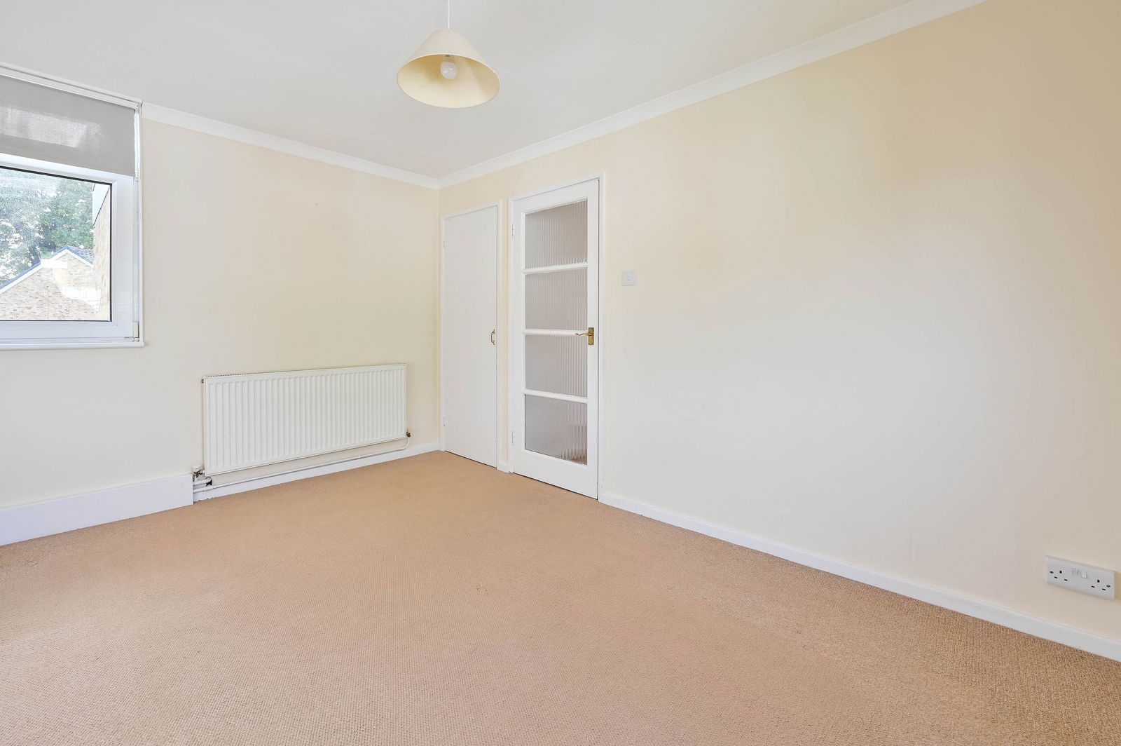 2 bed flat to rent in Chobham Road, Woking 7