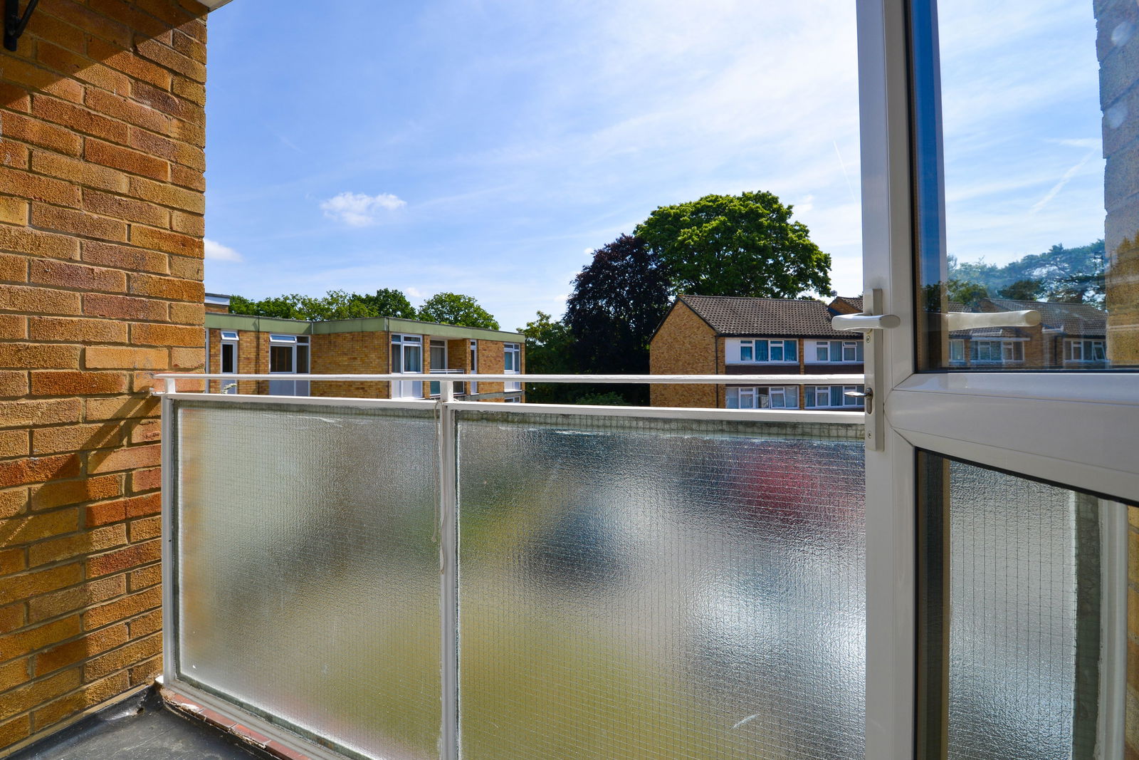 2 bed flat to rent in Chobham Road, Woking 11