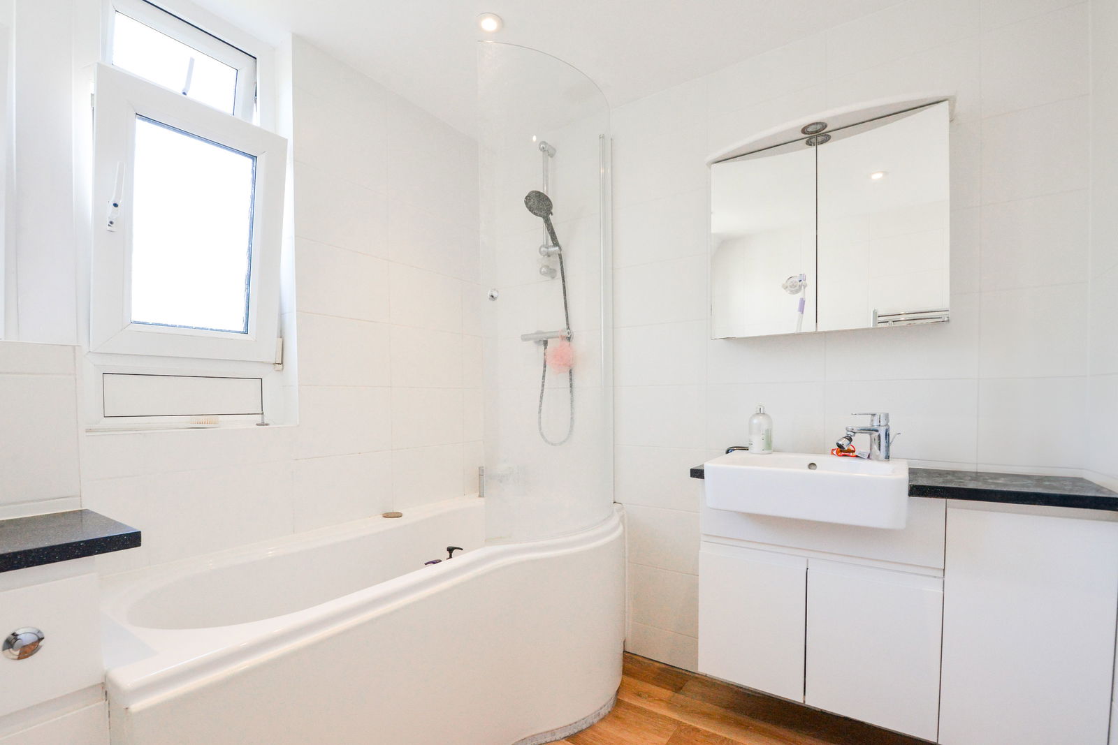2 bed flat to rent in Chobham Road, Woking  - Property Image 8