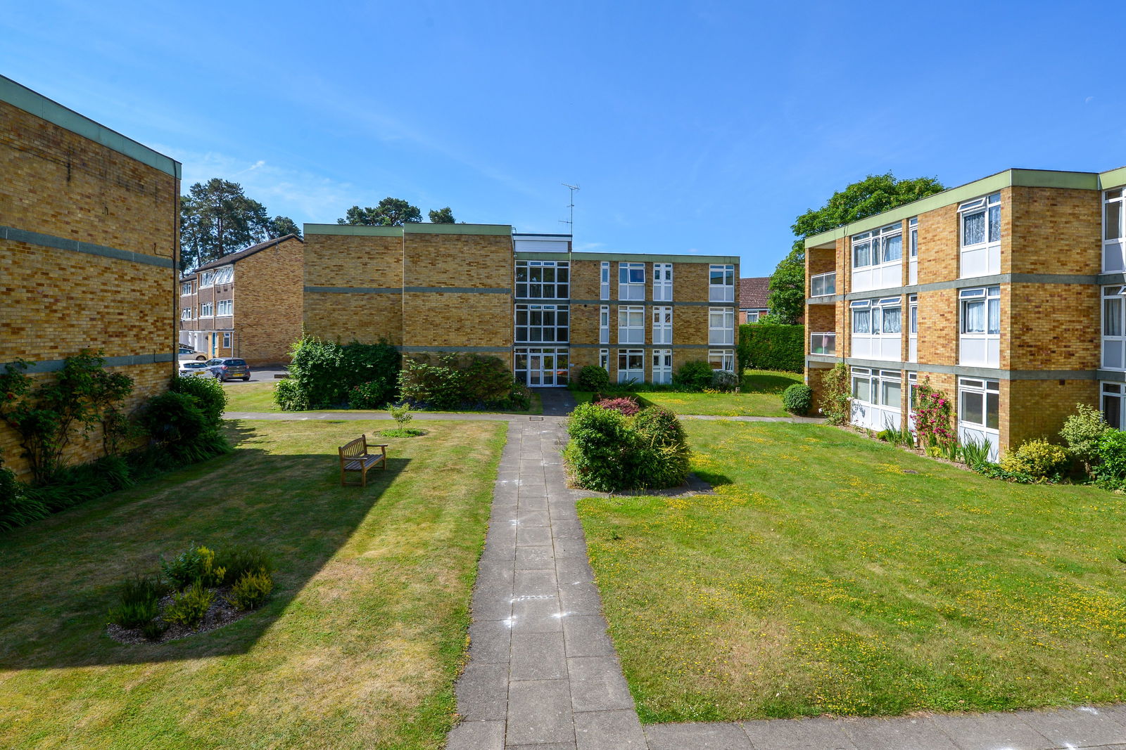 2 bed flat to rent in Chobham Road, Woking  - Property Image 1