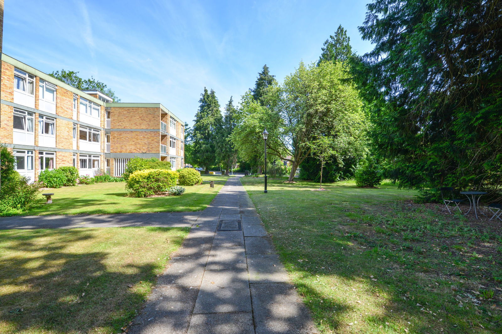 2 bed flat to rent in Chobham Road, Woking  - Property Image 9