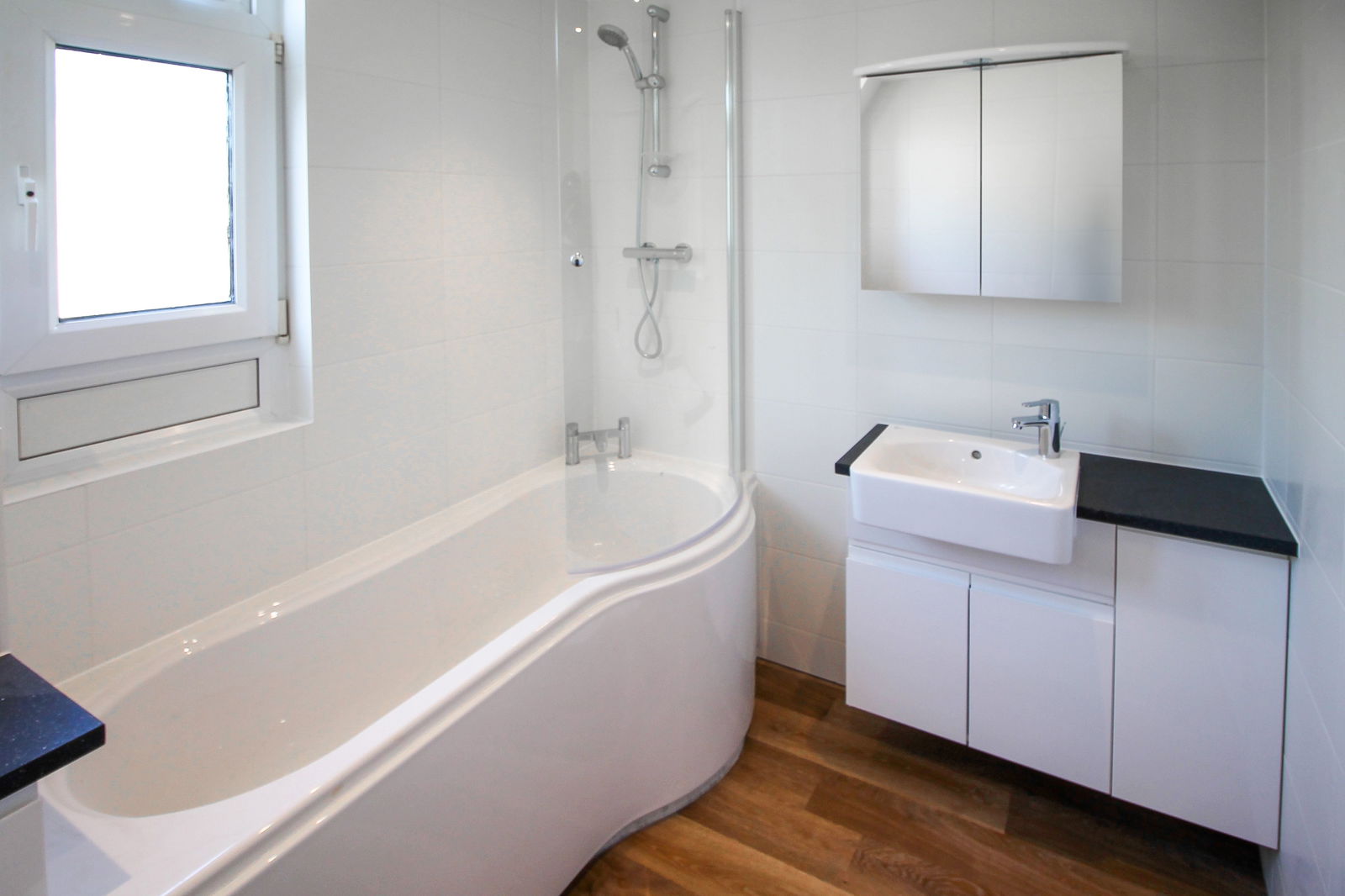 2 bed flat to rent in Chobham Road, Woking  - Property Image 4